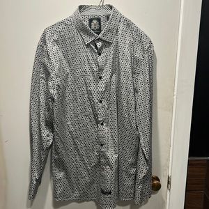 English Laundry men’s Large white button down with black pattern.